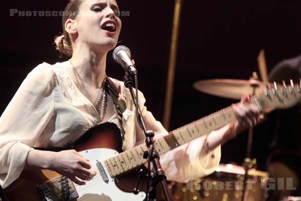 ANNA CALVI - 2011-01-17 - PARIS - Radio France (Studio 105) - 